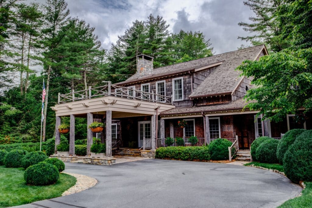 The Intersection of Lifestyle and Real Estate: Why Country Clubs in Cashiers, NC Attract Homebuyers country clubs in Cashiers ChattoogaClub BrenPhotography 0784 The Chattooga Club